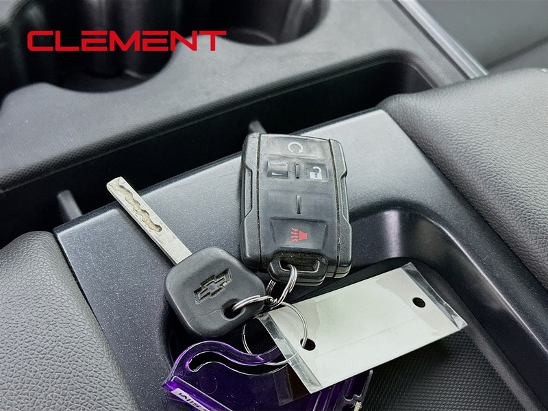 Chevrolet Silverado 1500 Vehicle Full-screen Gallery Image 24