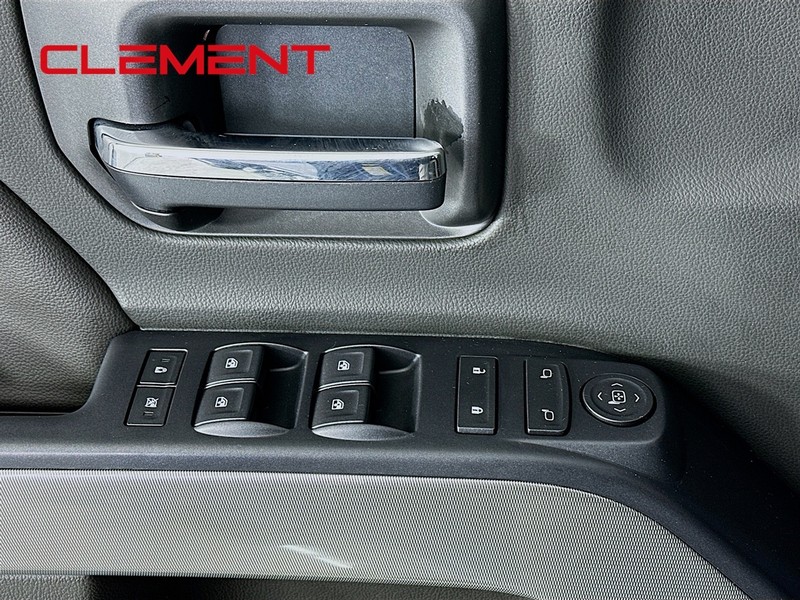 Chevrolet Silverado 1500 Vehicle Full-screen Gallery Image 26