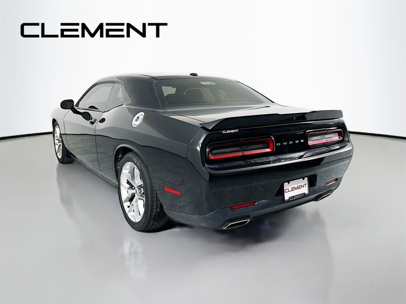 Dodge Challenger Vehicle Full-screen Gallery Image 8