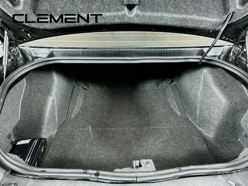 Dodge Challenger Vehicle Full-screen Gallery Image 10