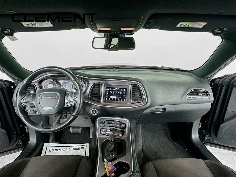 Dodge Challenger Vehicle Full-screen Gallery Image 11