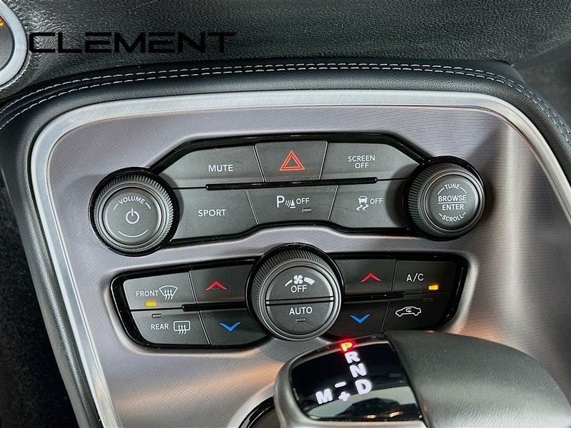 Dodge Challenger Vehicle Full-screen Gallery Image 22