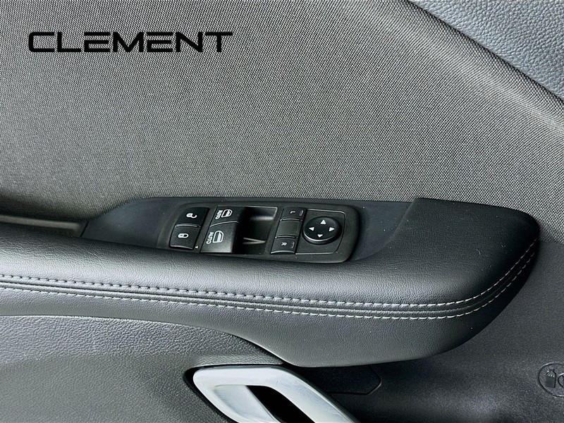 Dodge Challenger Vehicle Full-screen Gallery Image 24