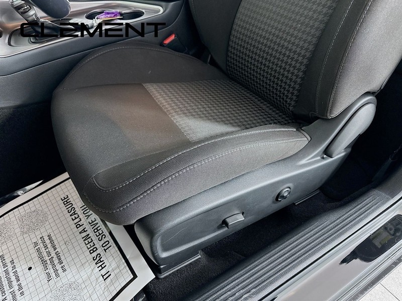 Dodge Challenger Vehicle Full-screen Gallery Image 27