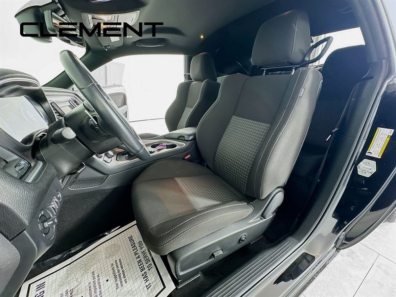 Dodge Challenger Vehicle Full-screen Gallery Image 28