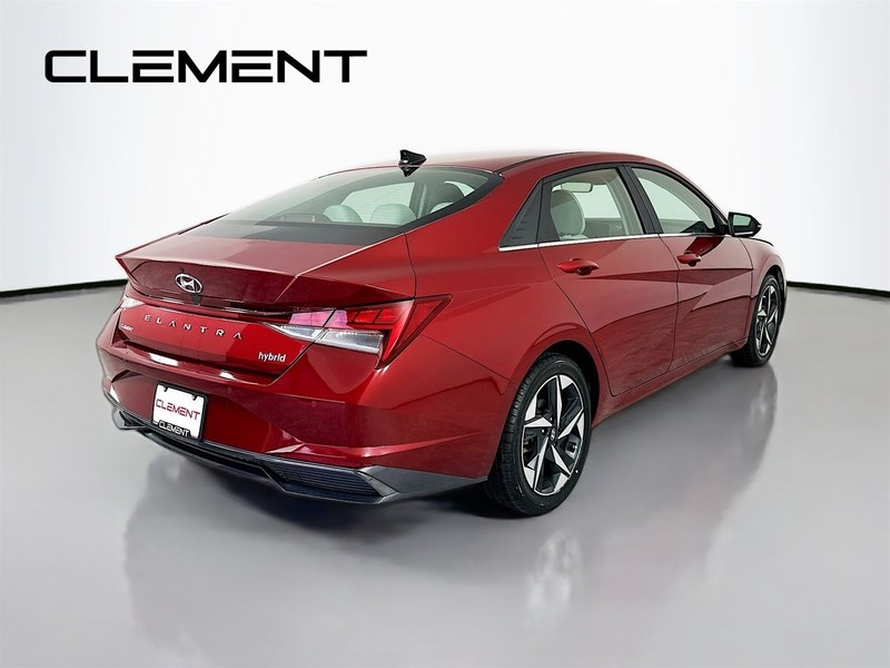 Hyundai Elantra Hybrid Vehicle Full-screen Gallery Image 4