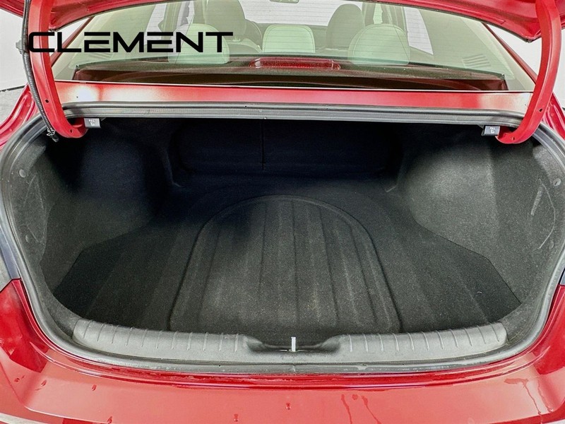 Hyundai Elantra Hybrid Vehicle Full-screen Gallery Image 8