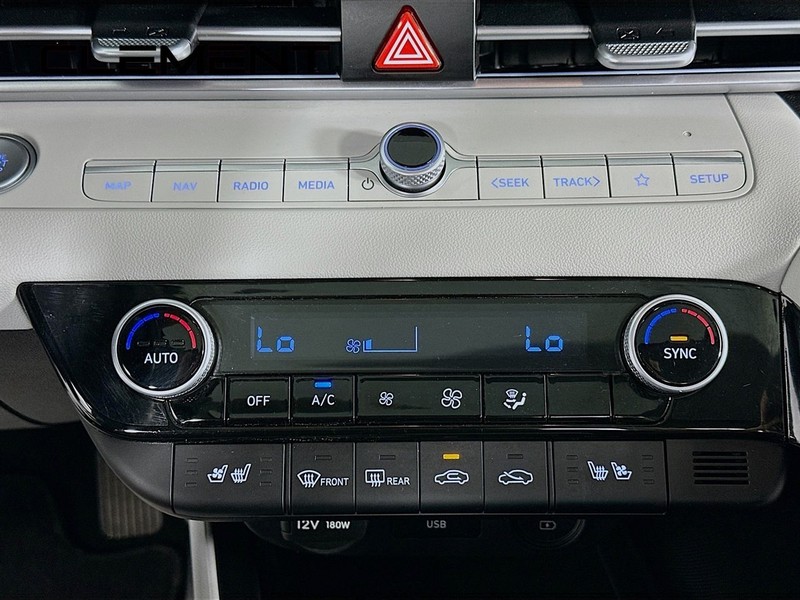 Hyundai Elantra Hybrid Vehicle Full-screen Gallery Image 20