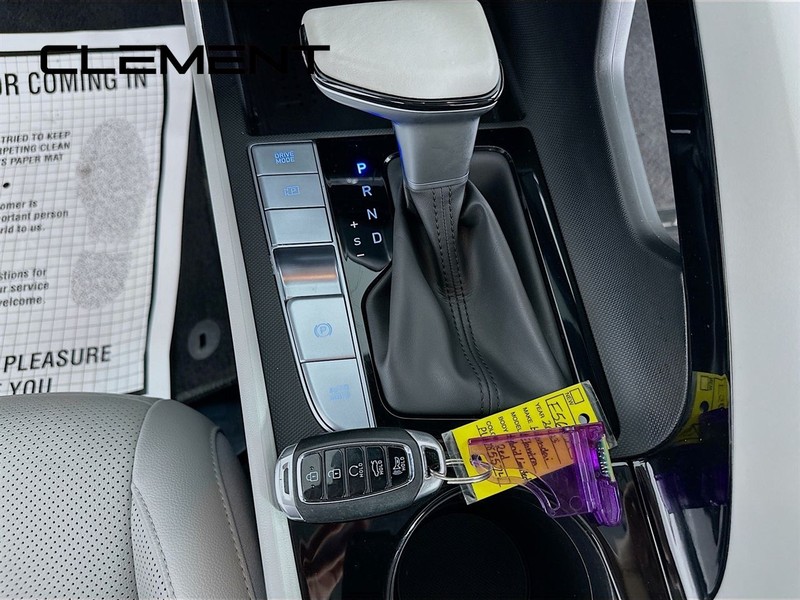 Hyundai Elantra Hybrid Vehicle Full-screen Gallery Image 23