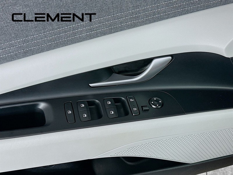 Hyundai Elantra Hybrid Vehicle Full-screen Gallery Image 27