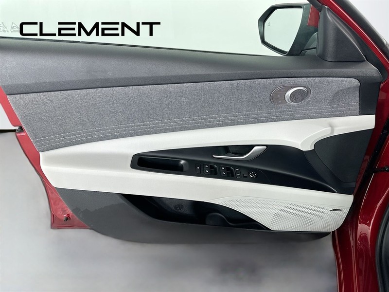 Hyundai Elantra Hybrid Vehicle Full-screen Gallery Image 28