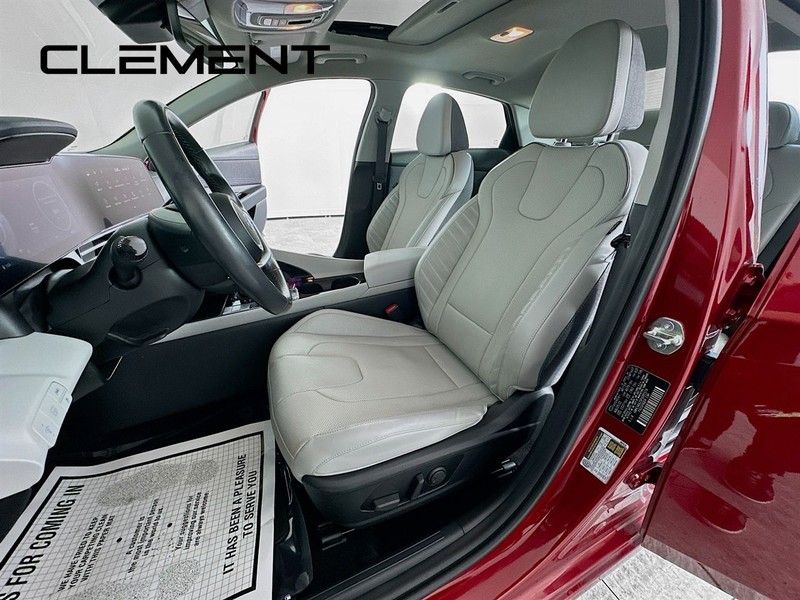 Hyundai Elantra Hybrid Vehicle Full-screen Gallery Image 30