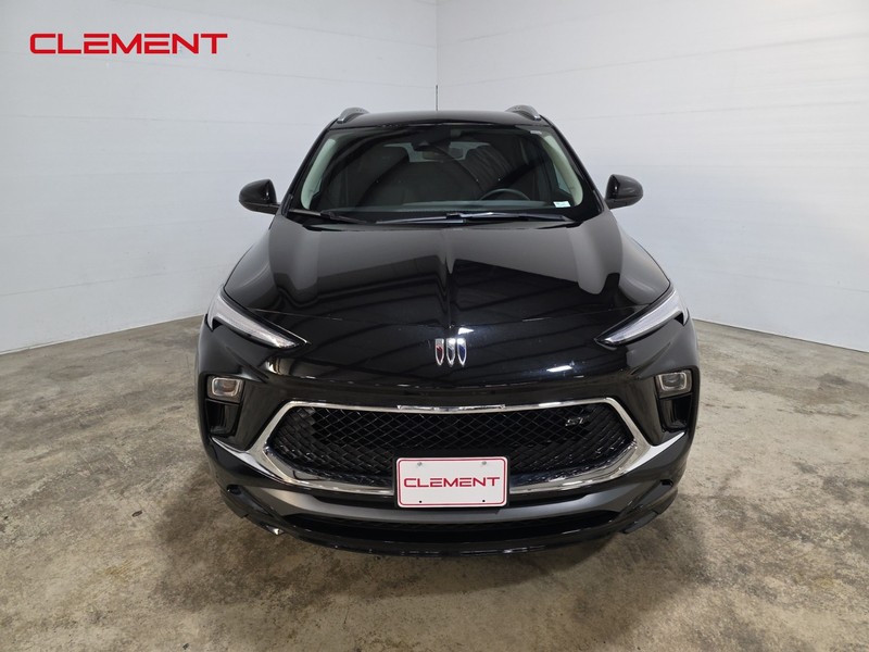 Buick Encore GX Vehicle Full-screen Gallery Image 2