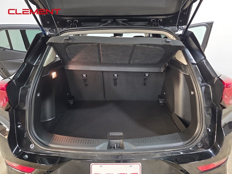 Buick Encore GX Vehicle Full-screen Gallery Image 9