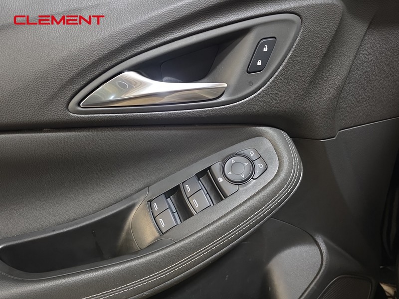 Buick Encore GX Vehicle Full-screen Gallery Image 21