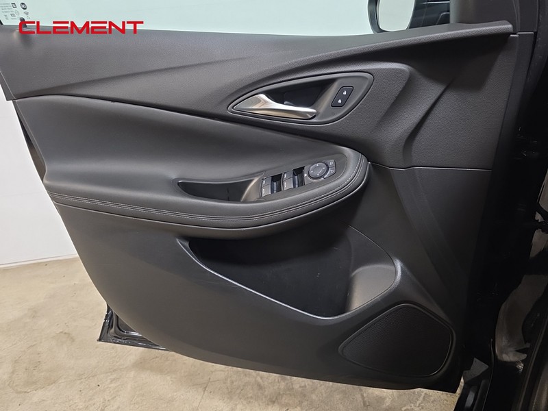 Buick Encore GX Vehicle Full-screen Gallery Image 22