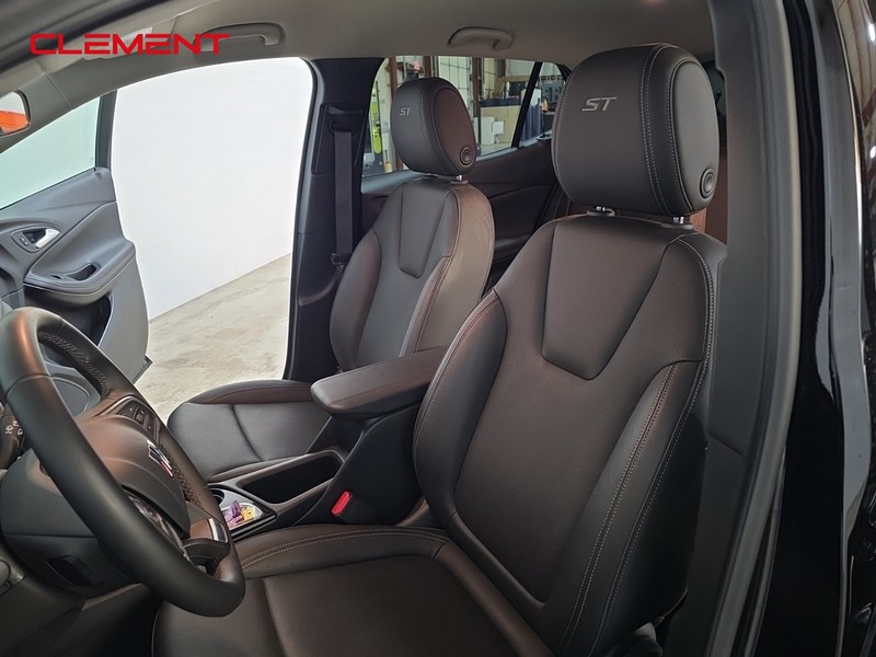 Buick Encore GX Vehicle Full-screen Gallery Image 24