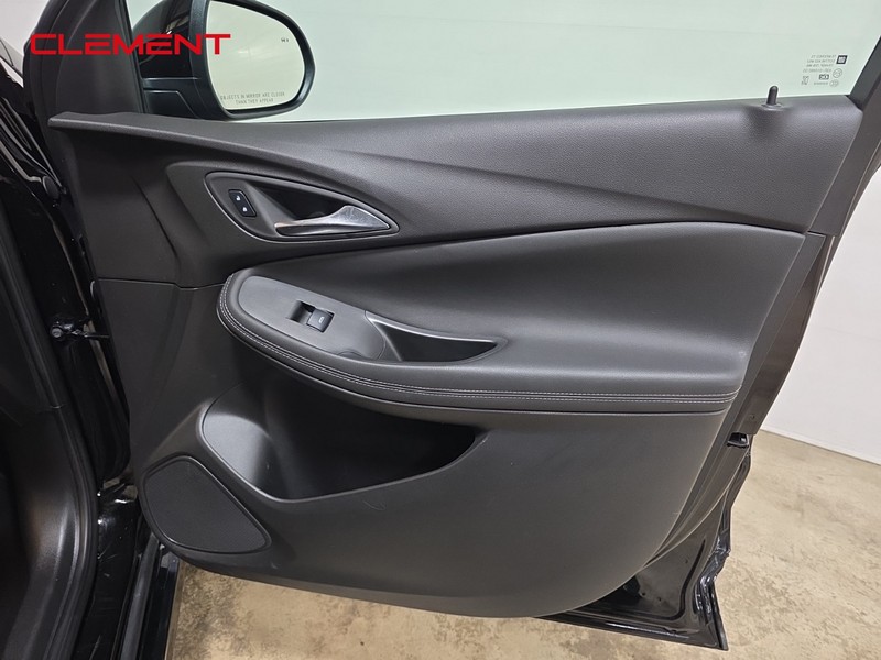 Buick Encore GX Vehicle Full-screen Gallery Image 30