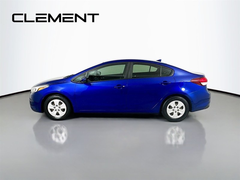 Kia Forte Vehicle Full-screen Gallery Image 4