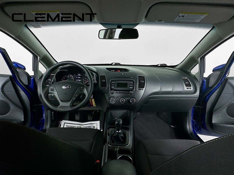 Kia Forte Vehicle Full-screen Gallery Image 11