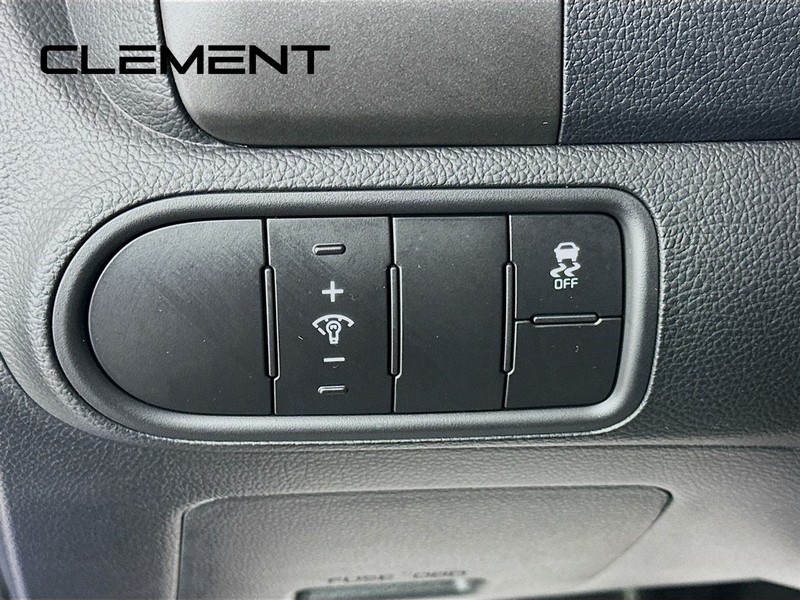 Kia Forte Vehicle Full-screen Gallery Image 12