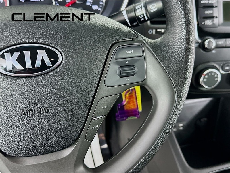 Kia Forte Vehicle Full-screen Gallery Image 16