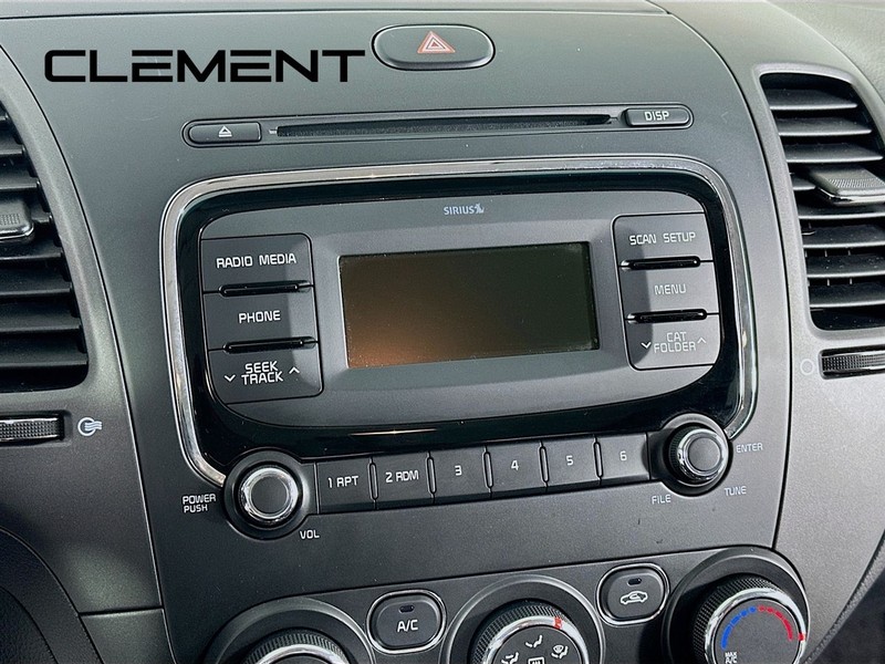 Kia Forte Vehicle Full-screen Gallery Image 19