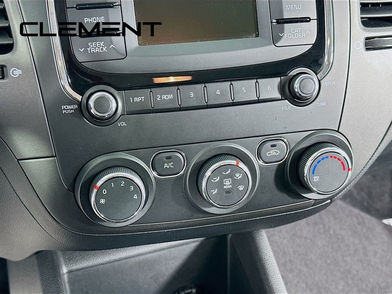 Kia Forte Vehicle Full-screen Gallery Image 20