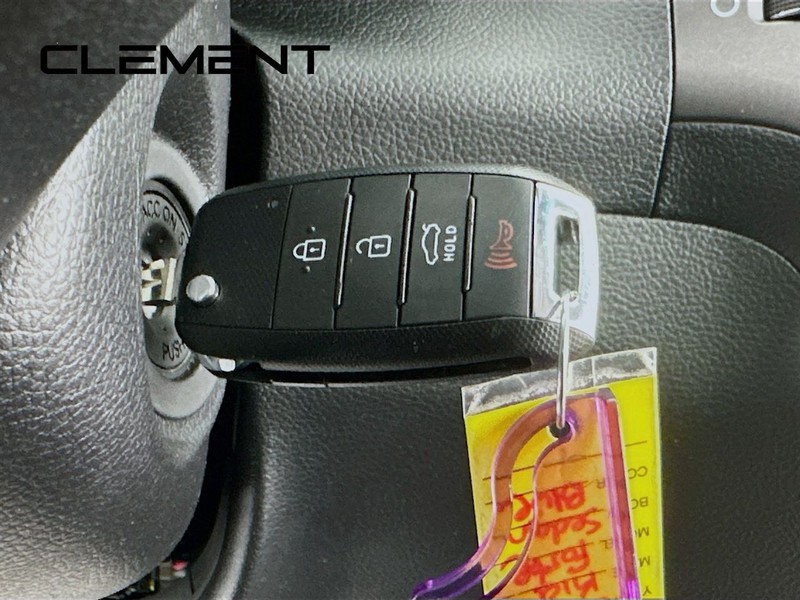 Kia Forte Vehicle Full-screen Gallery Image 22