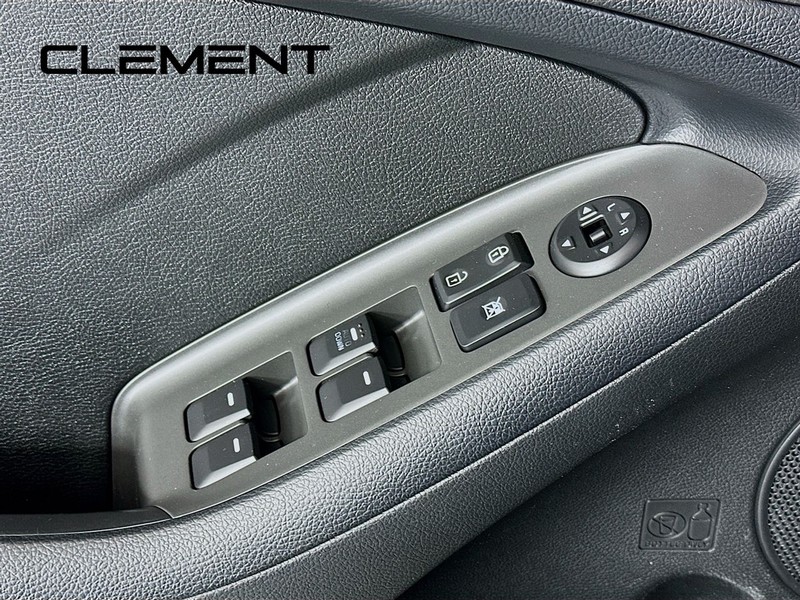 Kia Forte Vehicle Full-screen Gallery Image 23