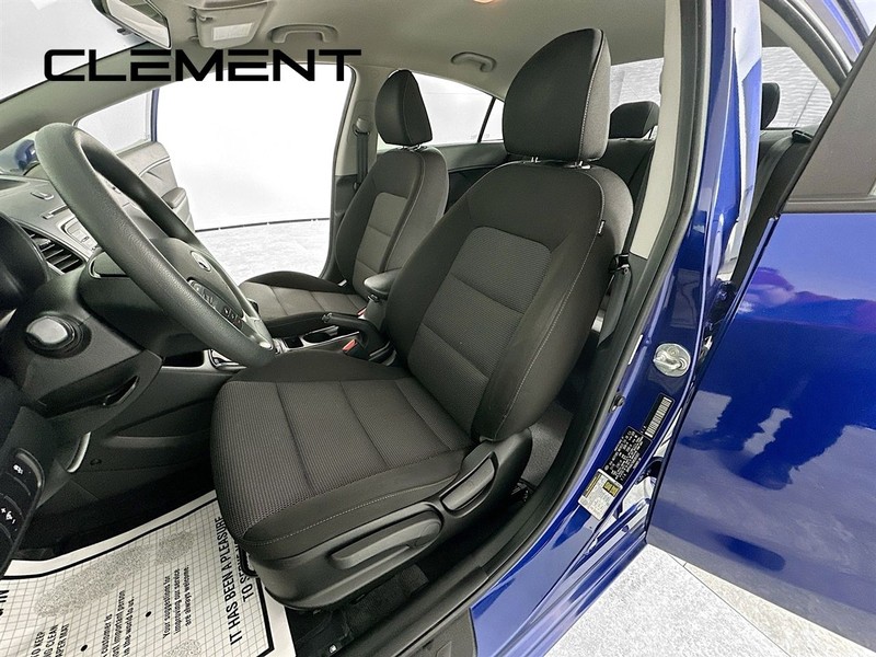 Kia Forte Vehicle Full-screen Gallery Image 27