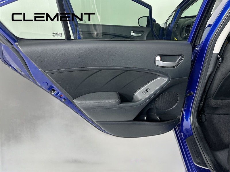 Kia Forte Vehicle Full-screen Gallery Image 28