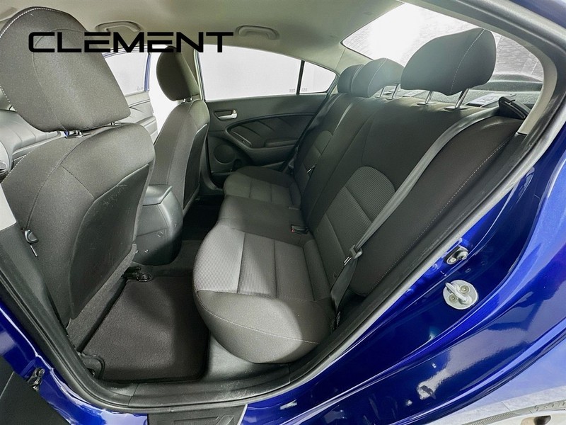 Kia Forte Vehicle Full-screen Gallery Image 29