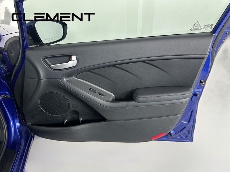 Kia Forte Vehicle Full-screen Gallery Image 32