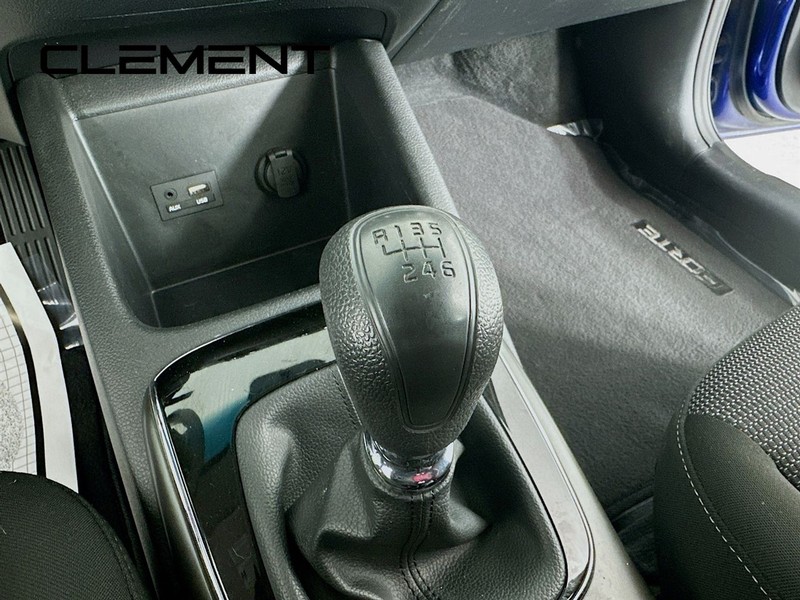 Kia Forte Vehicle Full-screen Gallery Image 34