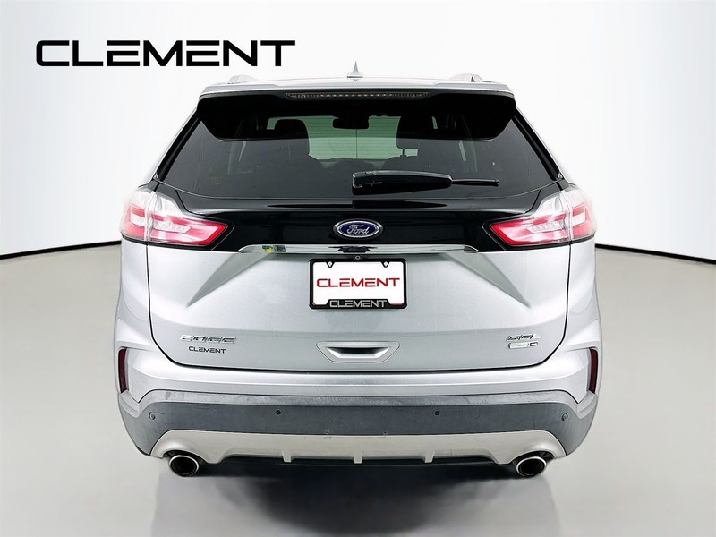 Ford Edge Vehicle Full-screen Gallery Image 4