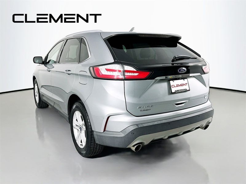 Ford Edge Vehicle Full-screen Gallery Image 6