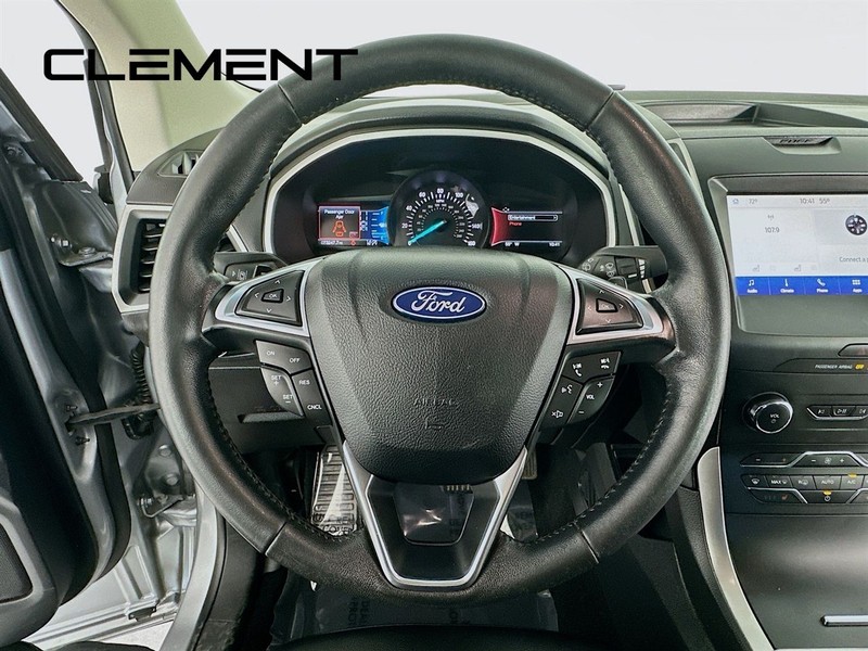 Ford Edge Vehicle Full-screen Gallery Image 11