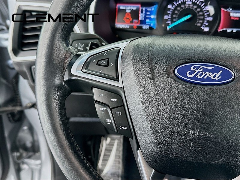 Ford Edge Vehicle Full-screen Gallery Image 12