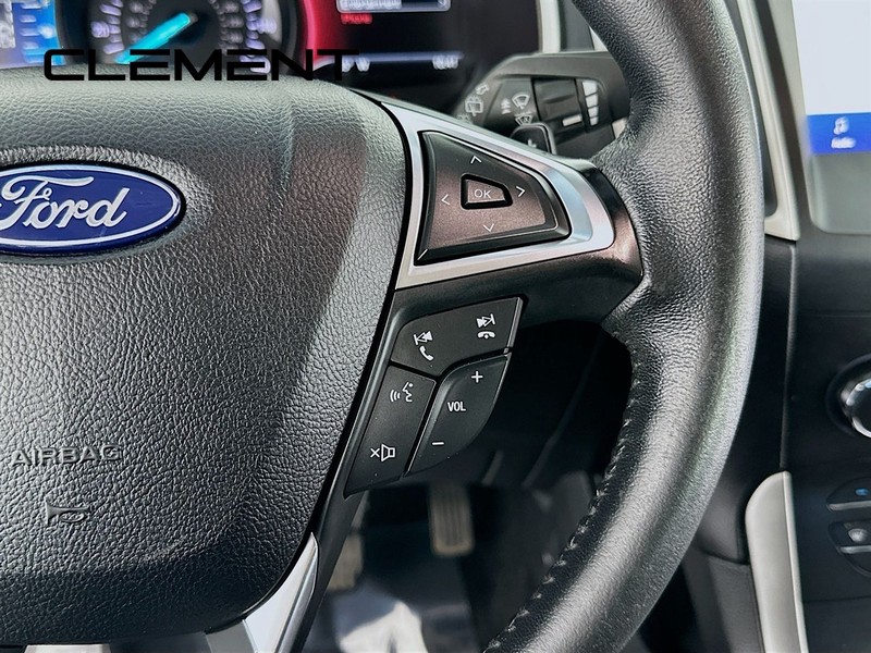 Ford Edge Vehicle Full-screen Gallery Image 14