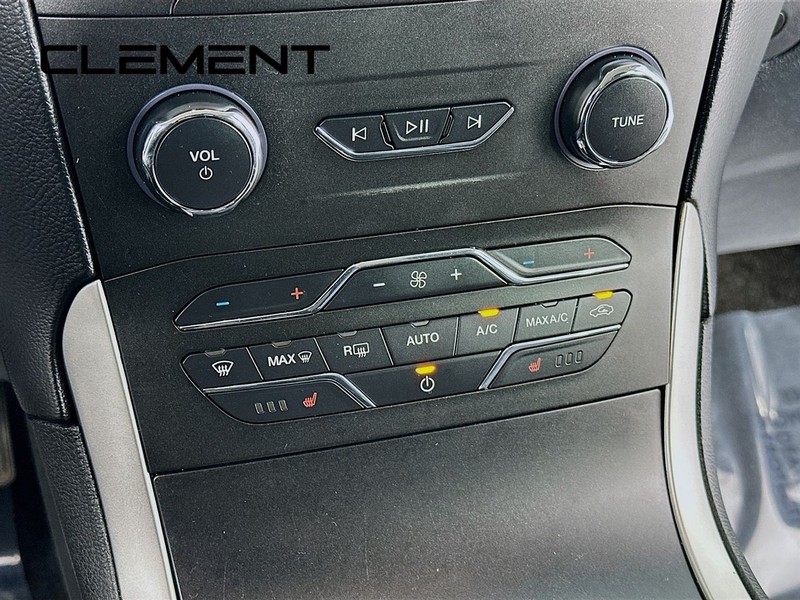 Ford Edge Vehicle Full-screen Gallery Image 19