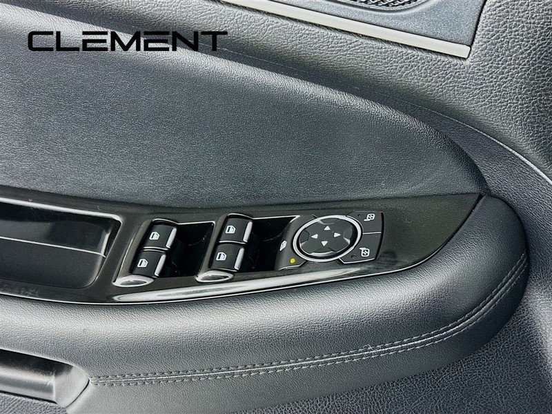 Ford Edge Vehicle Full-screen Gallery Image 23