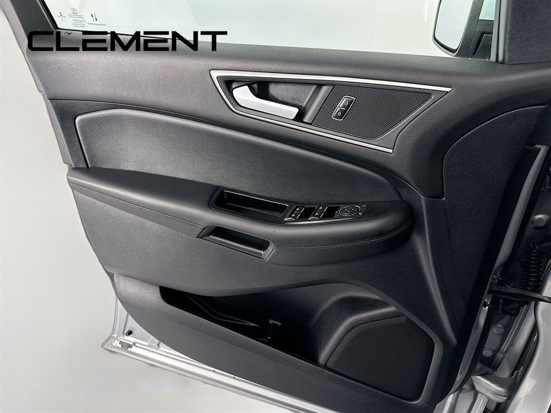 Ford Edge Vehicle Full-screen Gallery Image 24