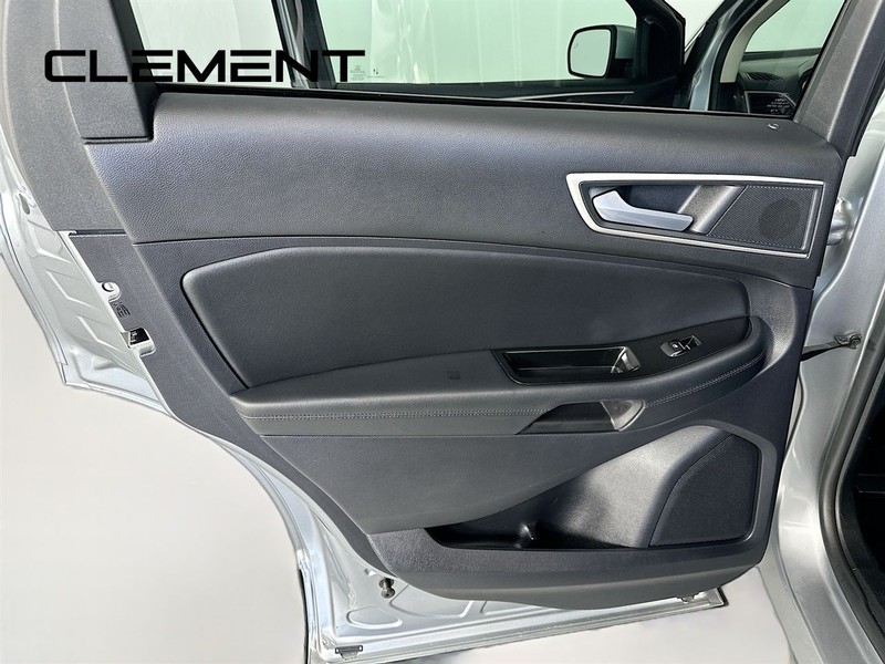 Ford Edge Vehicle Full-screen Gallery Image 28