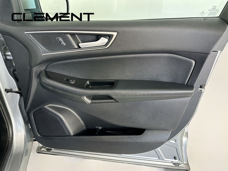 Ford Edge Vehicle Full-screen Gallery Image 32