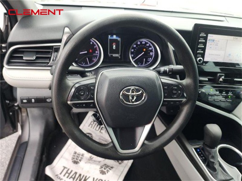 Toyota Camry Vehicle Full-screen Gallery Image 3