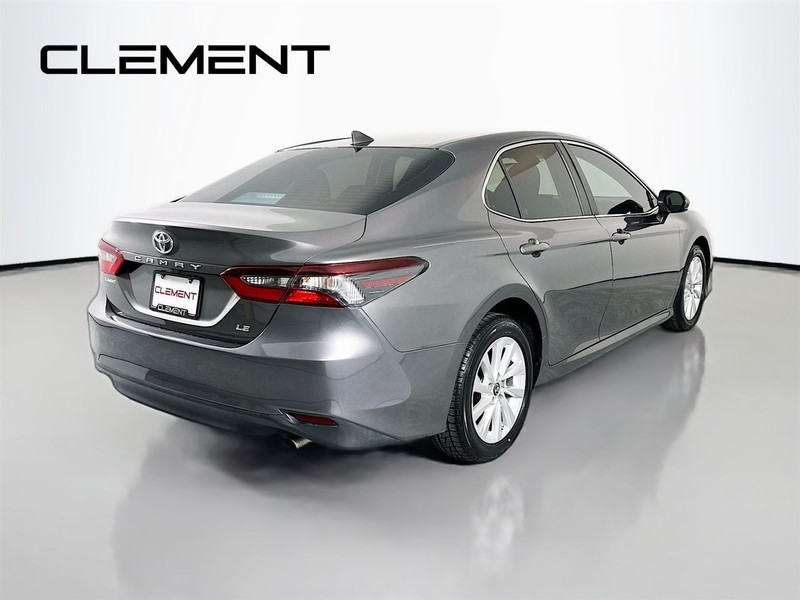 Toyota Camry Vehicle Full-screen Gallery Image 6