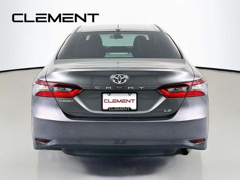 Toyota Camry Vehicle Full-screen Gallery Image 7