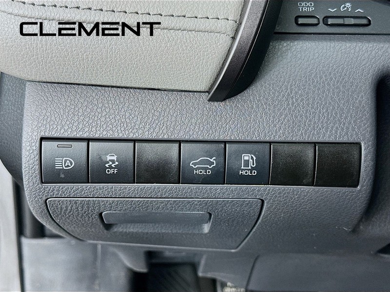 Toyota Camry Vehicle Full-screen Gallery Image 12