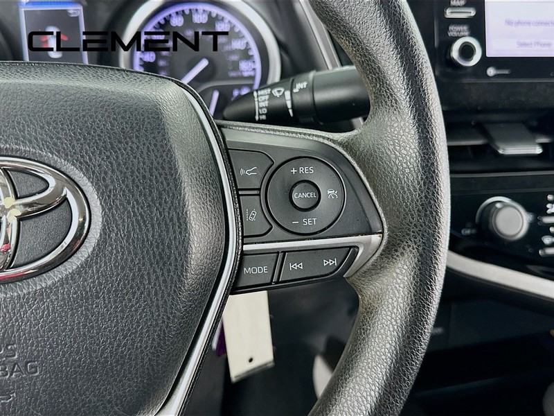 Toyota Camry Vehicle Full-screen Gallery Image 16